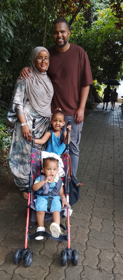 Family Strolling at Peradeniya Botanical Gardens Kandy